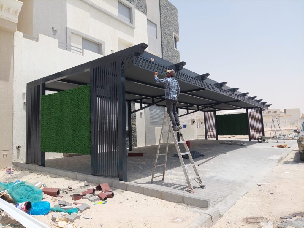 مظلات تحمي من حرارة الكويت